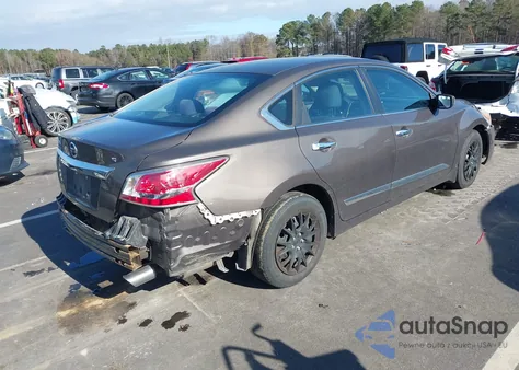 2015 Nissan Altima 2.5 S z USA, uszkodzony, nr VIN 1N4AL3AP9FC113063